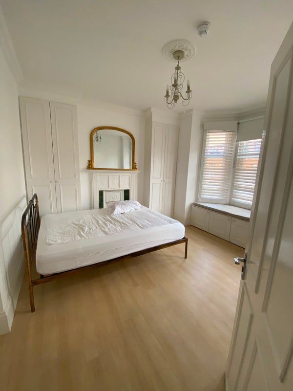 Photo 1: First floor room available