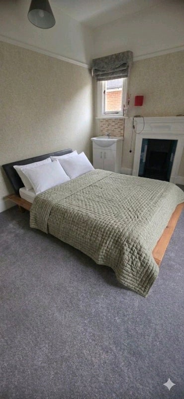 Photo 1: Double room.