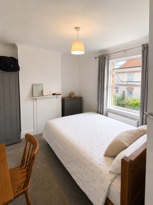 Photo 1: Bedroom
