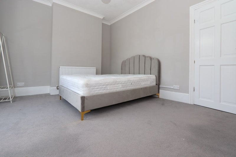 Photo 1: Room 1: £300 per week - Double room couples are welcome - £1,300 per month