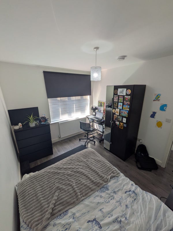 Photo 1: Bedroom 2