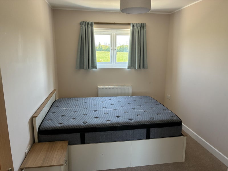 Photo 1: Double bedroom