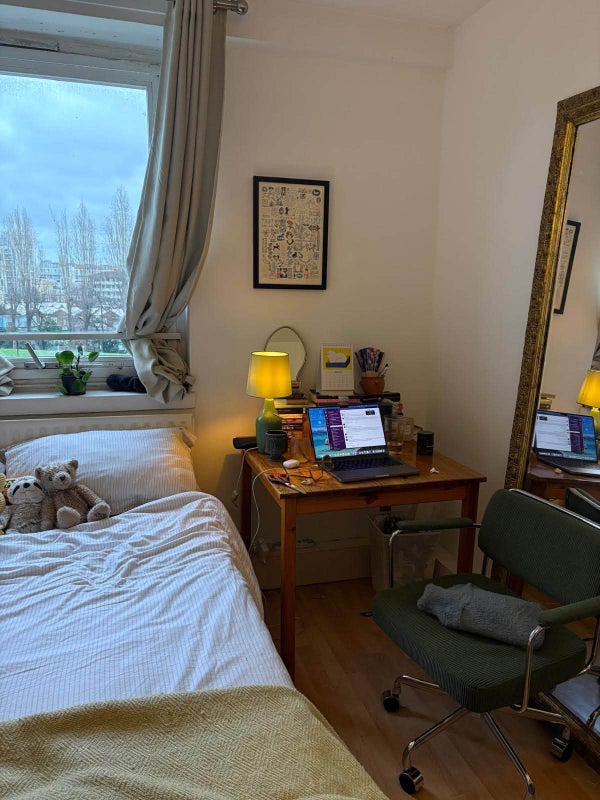 Photo 1: Bedroom
