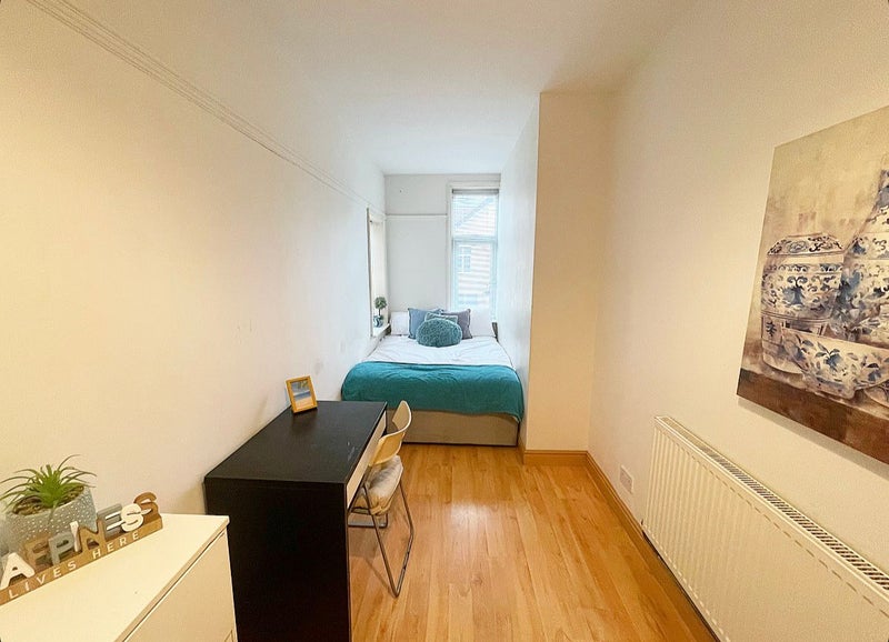 Photo 1: LOVELY ROOM