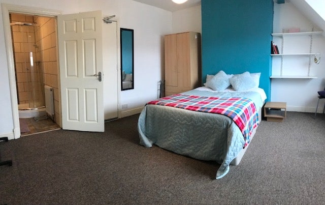 Photo 1: LOVELY ROOM