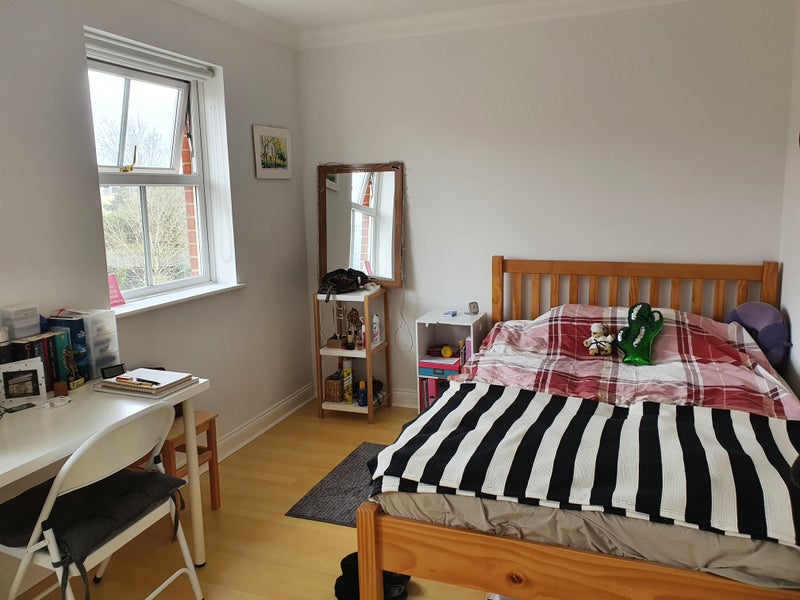 Photo 1: Room 1