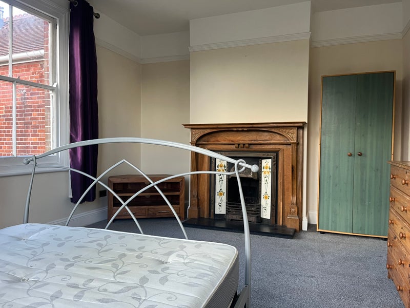 Photo 1: Bedroom 1