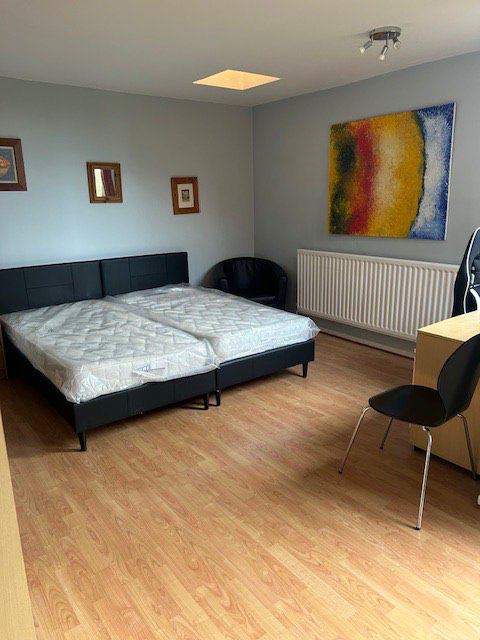 Photo 1: Bedroom 1
