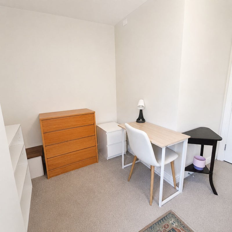Peaceful En-Suite Room in Stunning Country House - View 6