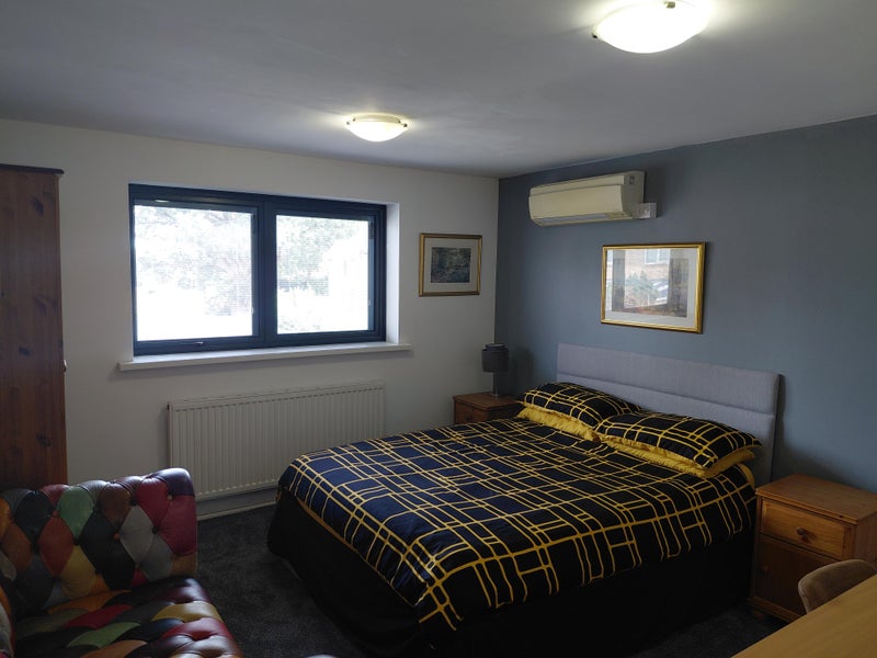 Photo 1: Spacious Room