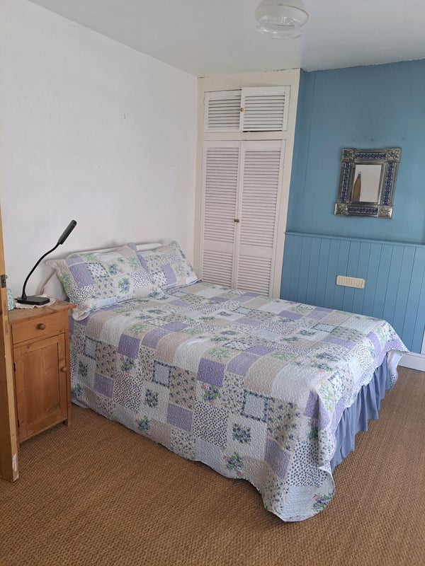 Photo 1: Bedroom
