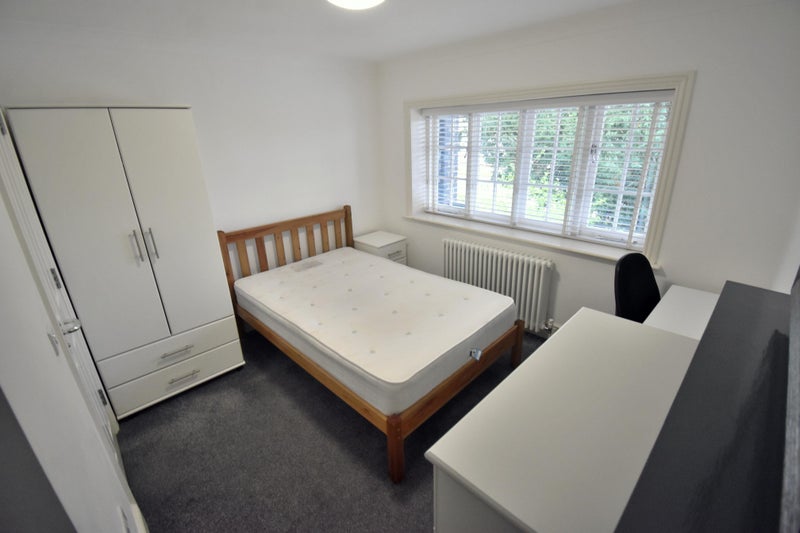 Photo 1: Bedroom 4