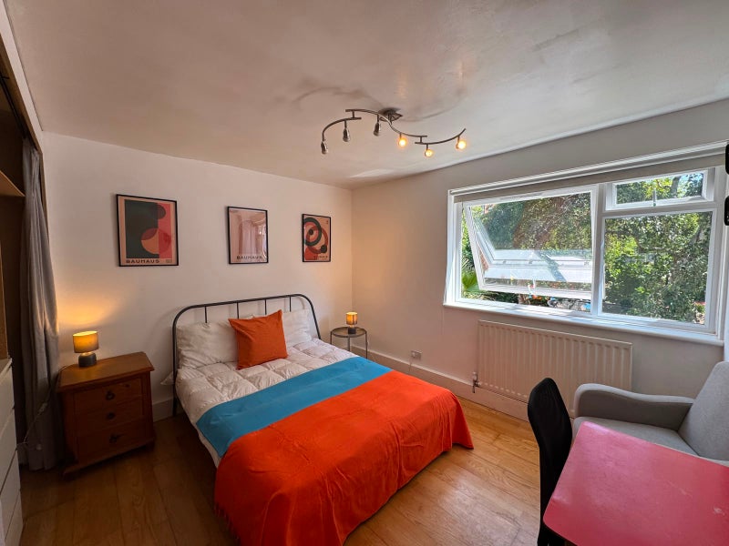 Photo 1: Room 2
