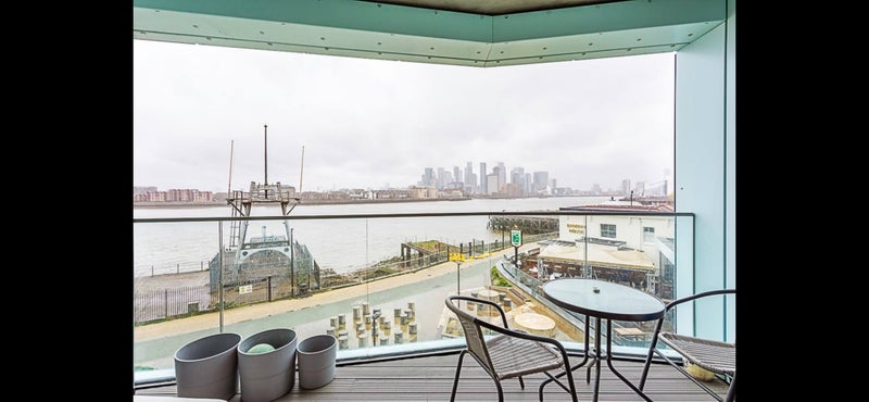 Photo 1: Balcony Shard & Canary Wharf view 