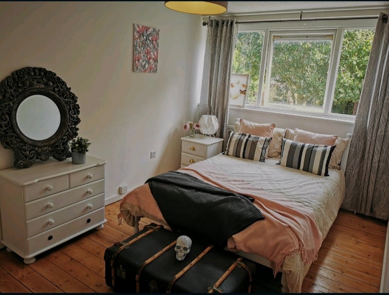 Photo 1: Bedroom