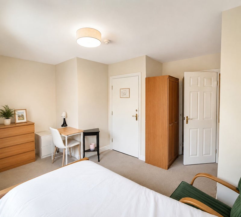 Peaceful En-Suite Room in Stunning Country House - View 4
