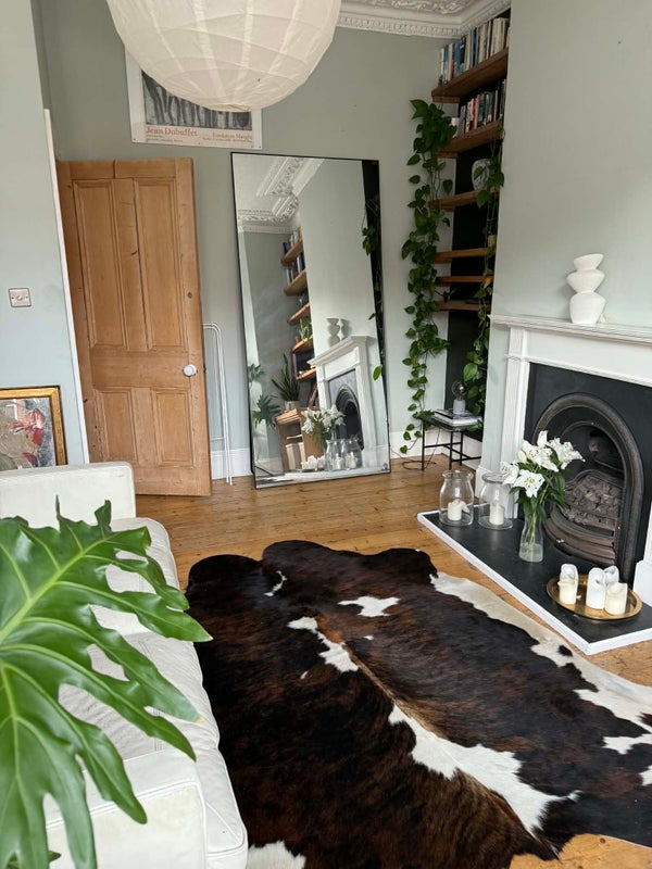 Photo 1: Shared livingroom