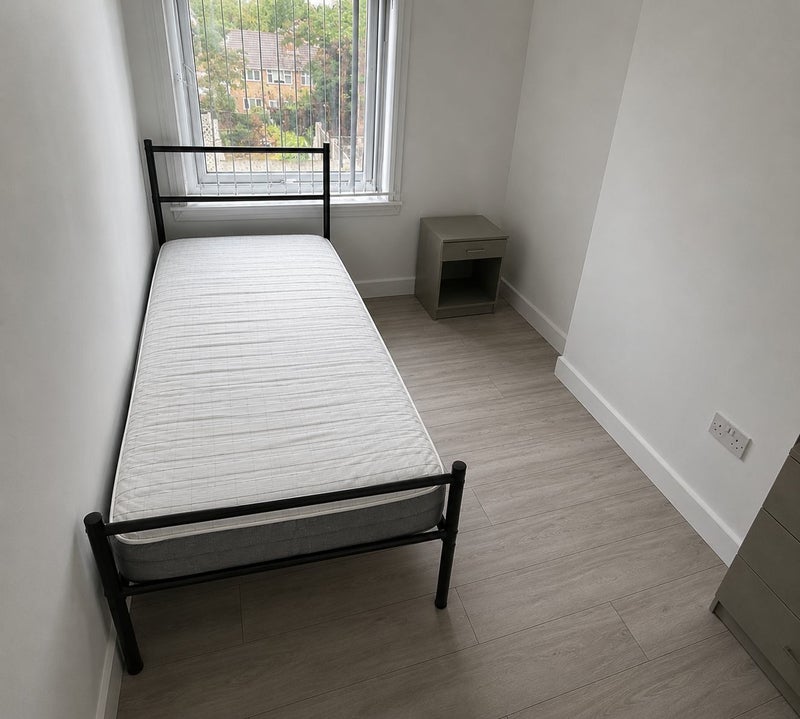 Photo 1: Single Room