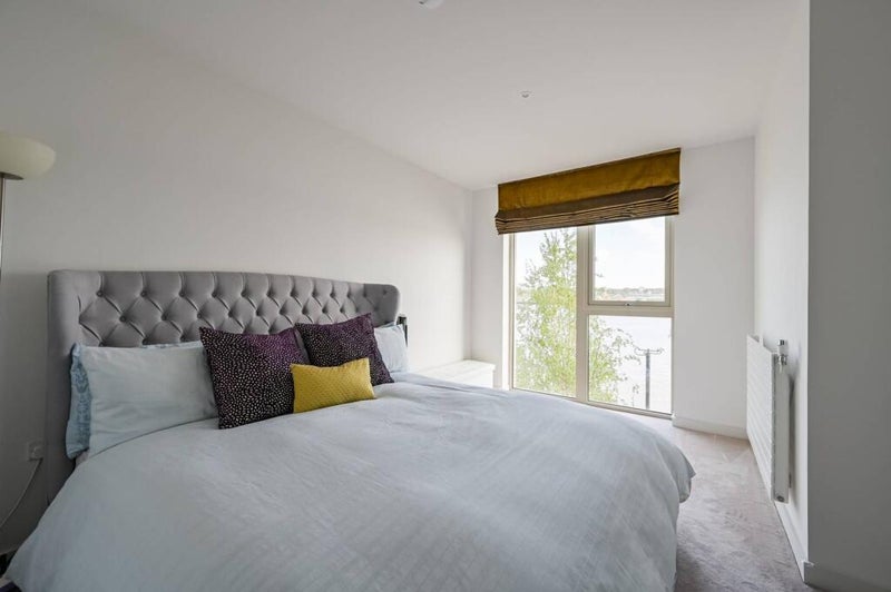 Photo 1: Room 1 - River View Room