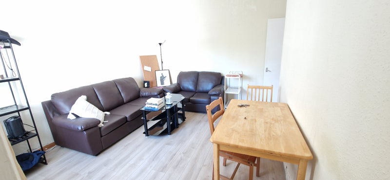 Photo 1: Lounge