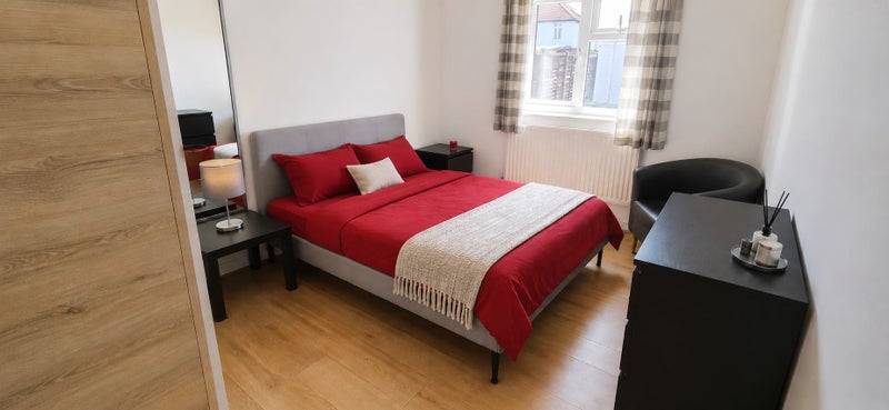 Photo 1: room 1