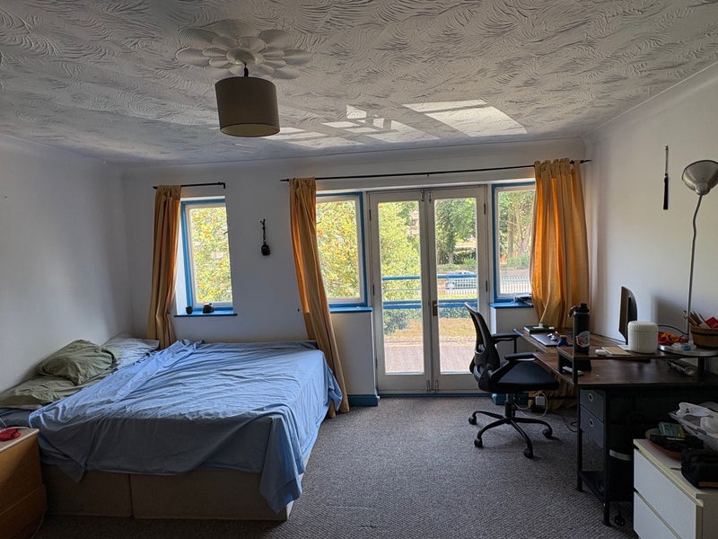 Photo 1: Bedroom