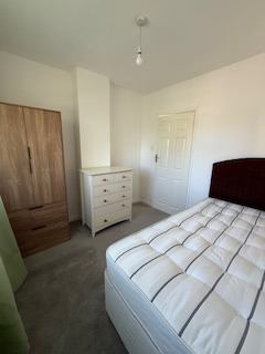 Photo 1: Bedroom 2
