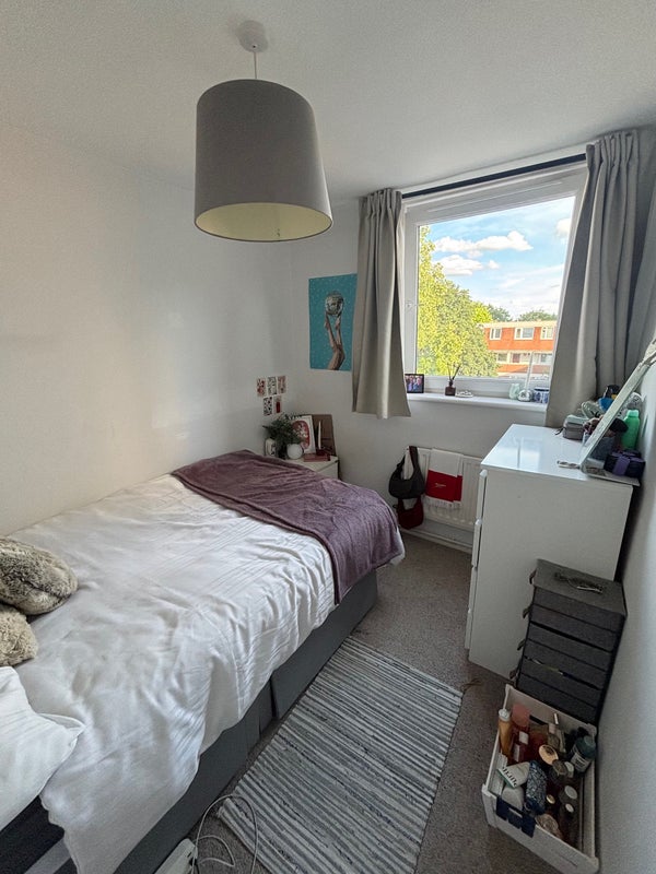 Photo 1: Available room 