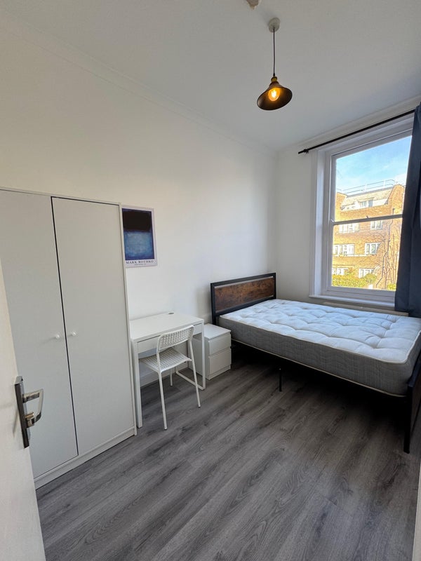 Photo 1: ROOM 2