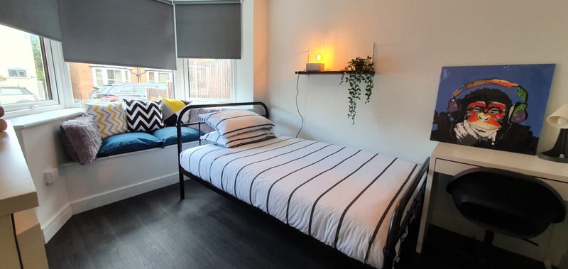 Photo 1: ENSUITE BEDROOM 