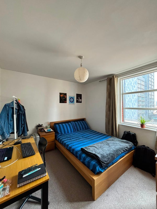 Photo 1: Bedroom