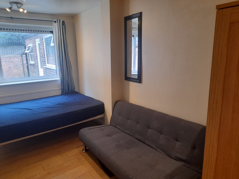 Photo 1: Double + Sofa + Smart TV