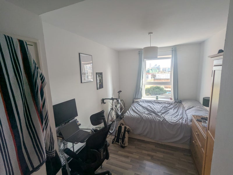 Photo 1: Bedroom 1