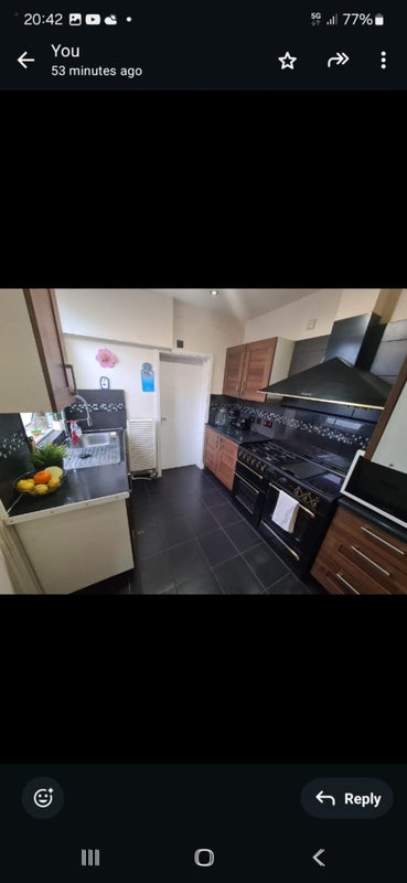Photo 1: Sharing Kitchen