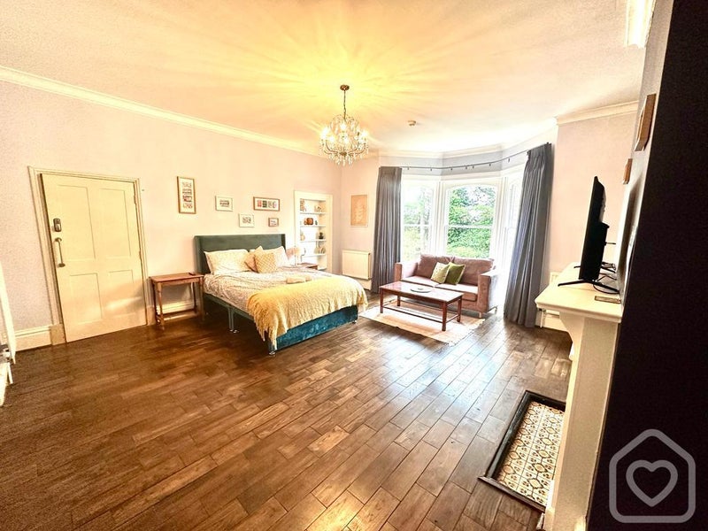 Photo 1: Room 5