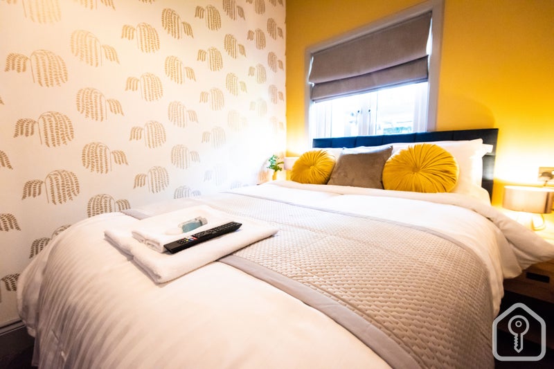 Photo 1: Room 15