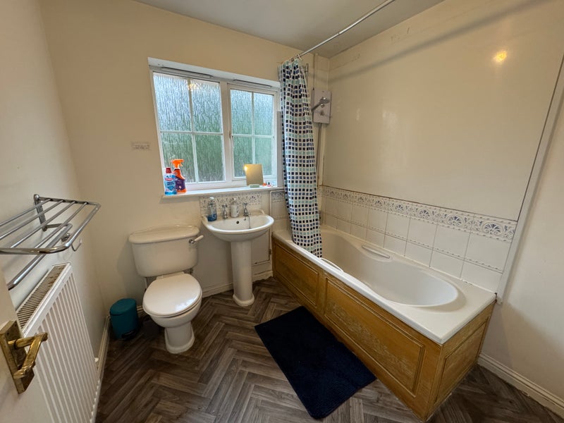 Photo 1: Main Bathroom