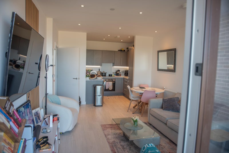 Photo 1: Open plan kitchen living room