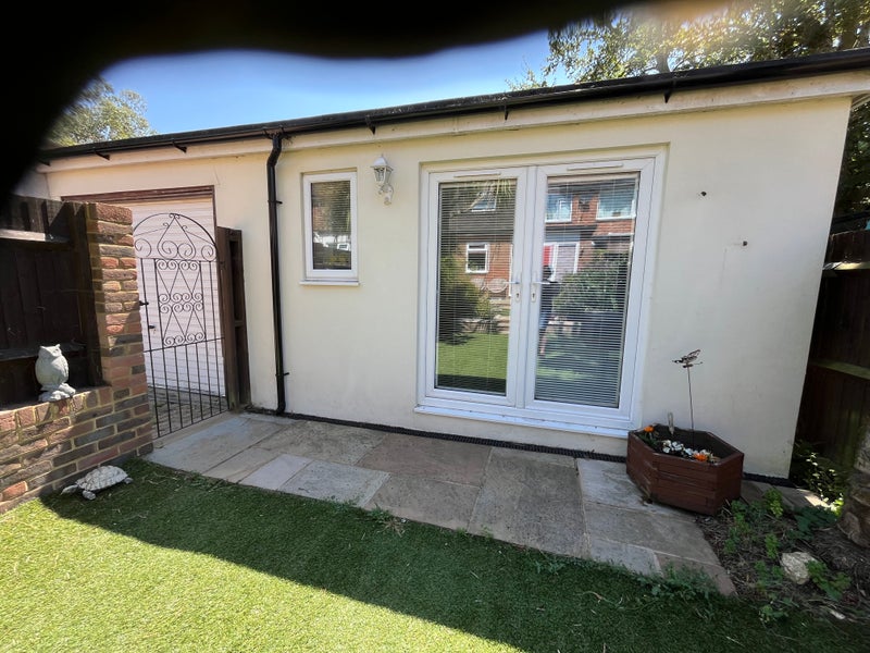 Photo 1: Front view of annexe showing seperate gate entrance