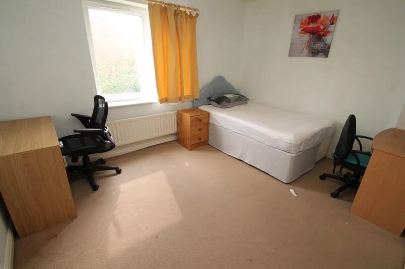 Photo 1: Room