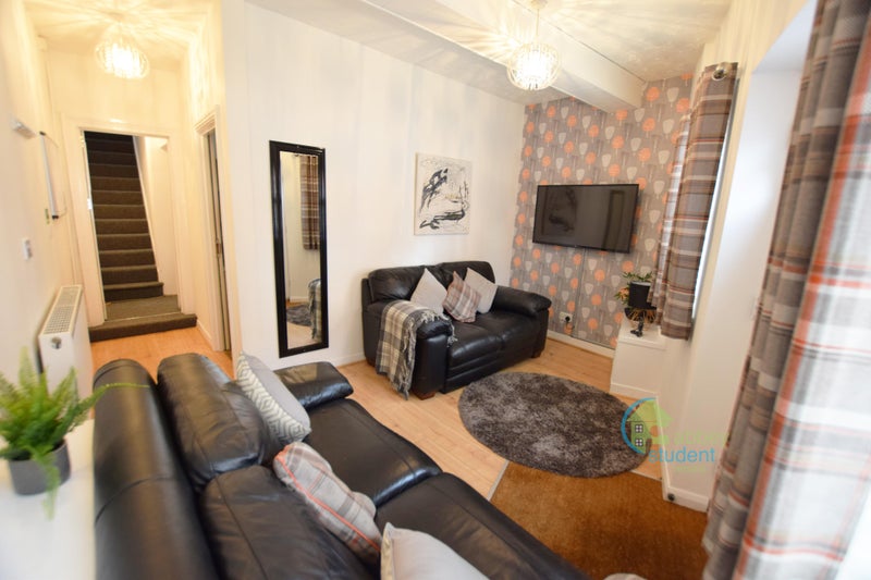Photo 1: Lounge