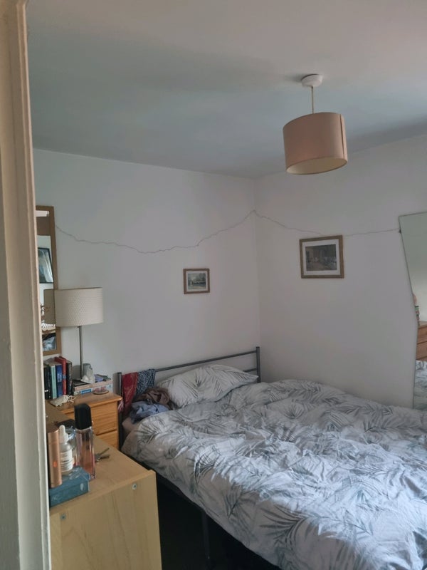 Photo 1: Example room