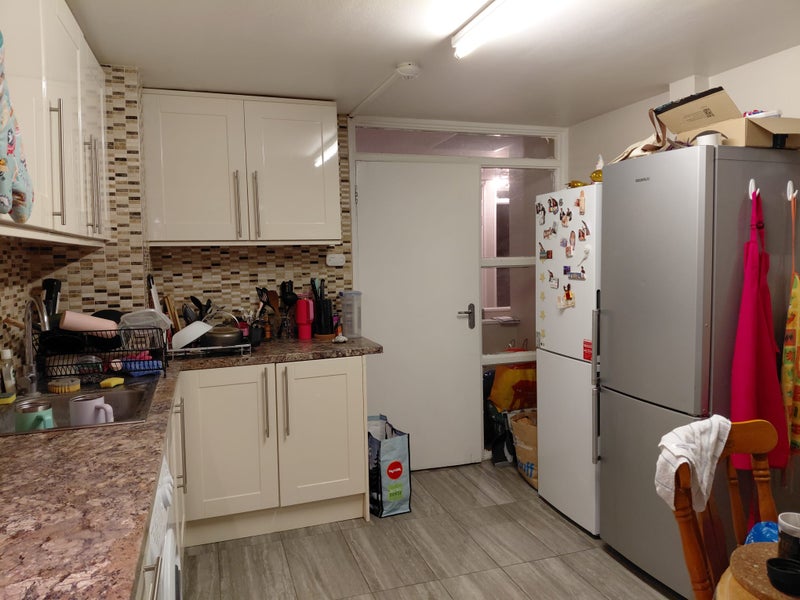 Photo 1: Share kitchen 