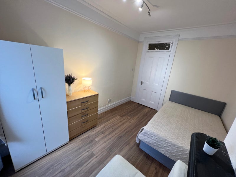 Photo 1: ROOM B