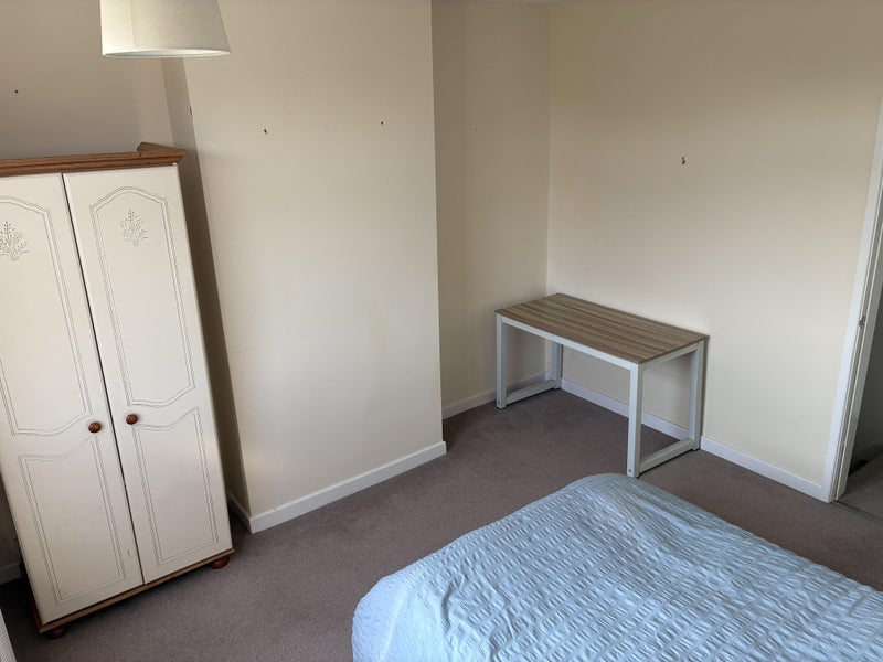 Photo 1: Bedroom