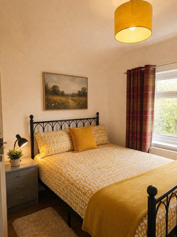 Photo 1: Bedroom