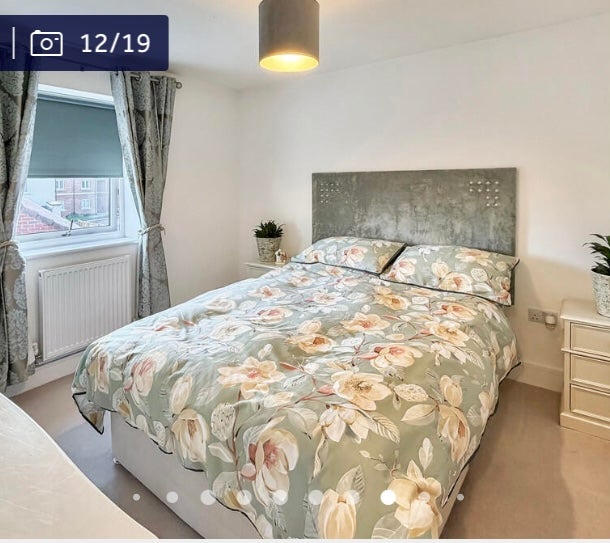 Photo 1: Bedroom