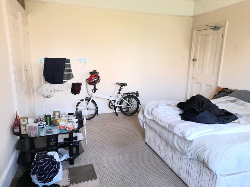 Huge room in a stylish house 5 mins to station - View 6