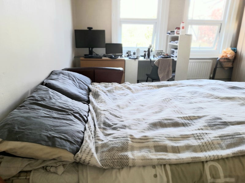Huge room in a stylish house 5 mins to station - View 2