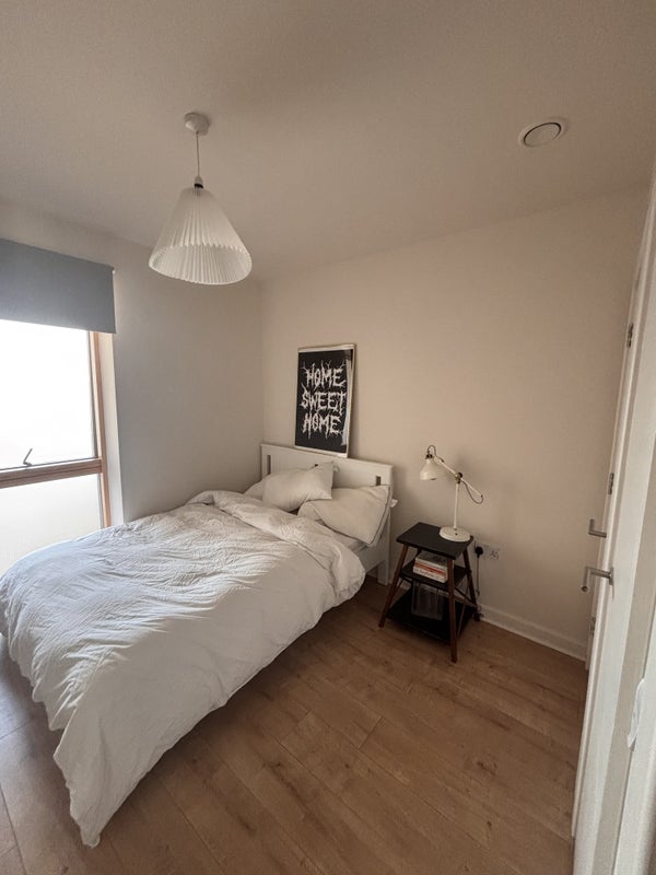 Photo 1: Bedroom 